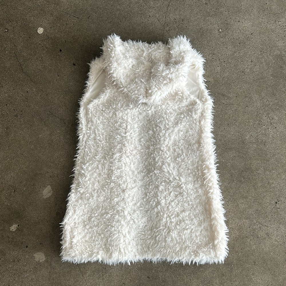 Ashley By 26 International Fluffy Vest - Picture 8 of 9